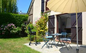 Cottage With Large Garden 15 Minutes Walk From The Beach